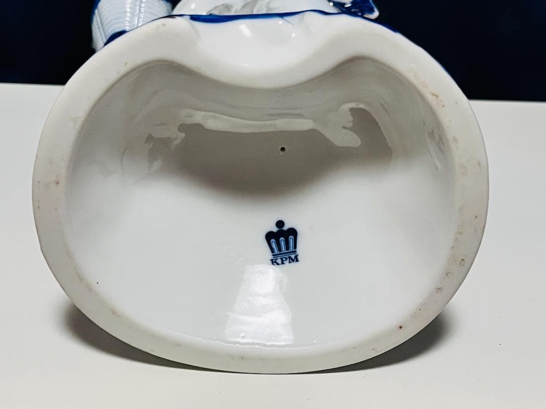 KPM ベルリン 陶磁器 ドイツアンティーク・西洋磁器 花カゴを持つ女の子 置物