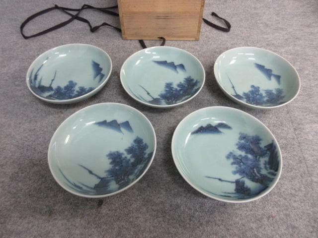 伊万里焼青山作鍋島青磁山水画小皿5枚共箱 [B26969]