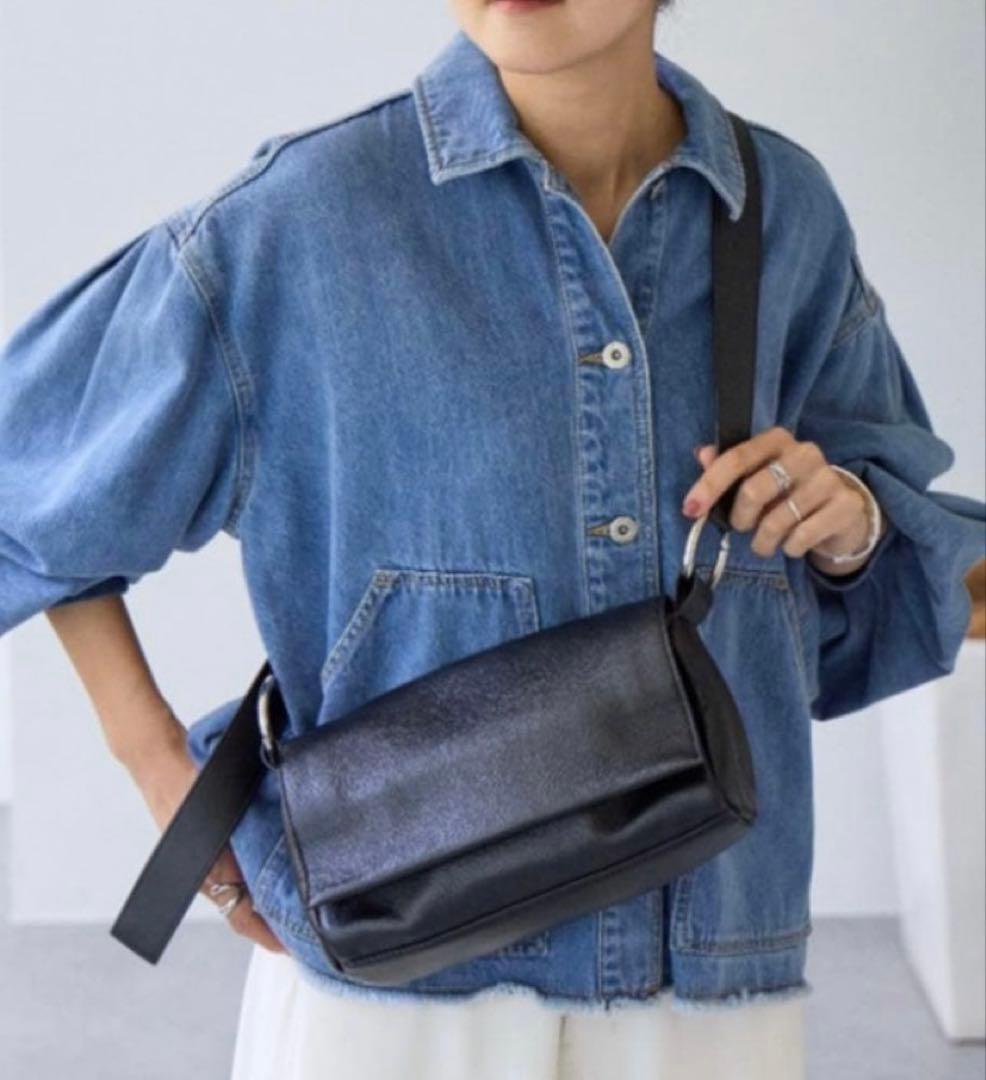 beardsley ビアズリー　レザーボディバッグ