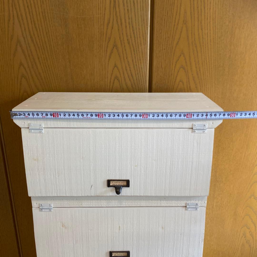 ① アンティーク棚　子供部屋