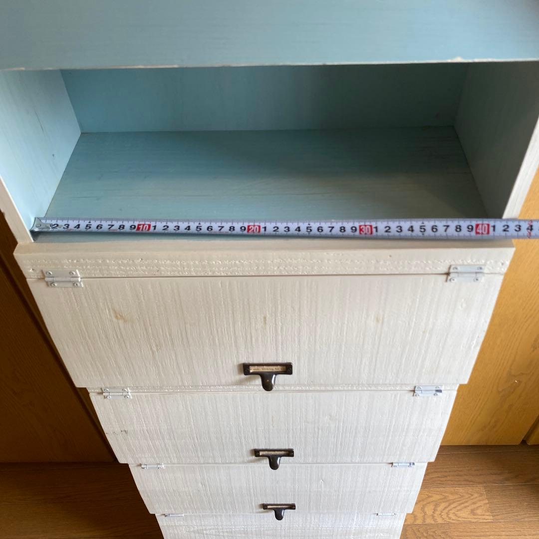 ① アンティーク棚　子供部屋