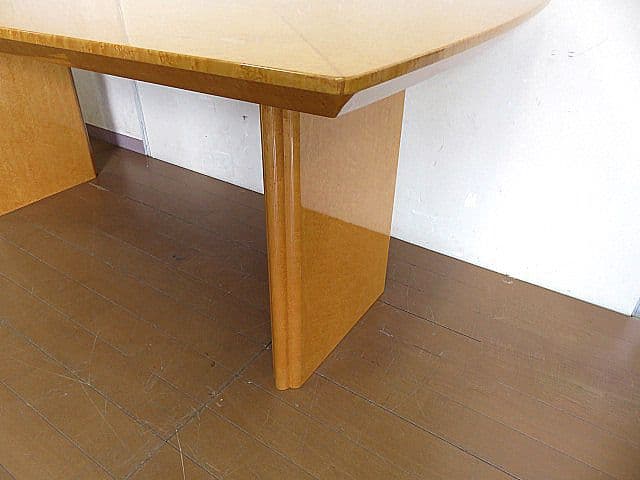 唐*草様 IDC大塚家具　 府中家具 バーズアイメープルダイニングテーブル