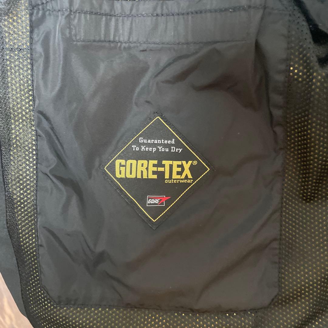 PRADAスポーツ ナイロンベスト ゴアテックス