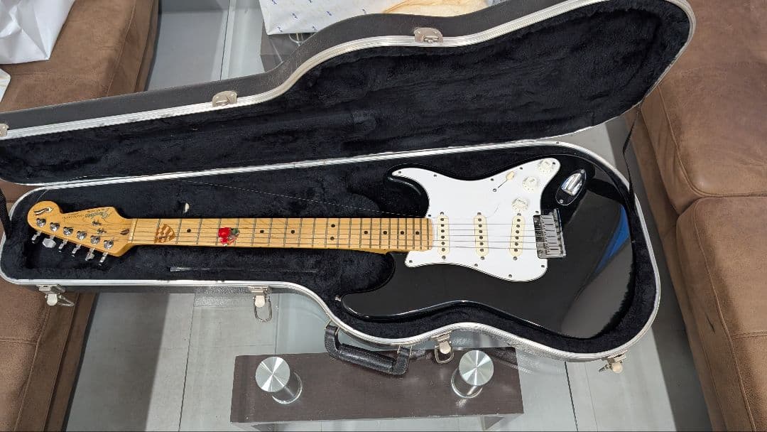 Fender Stratocaster 40周年記念モデル？ハードケース付き
