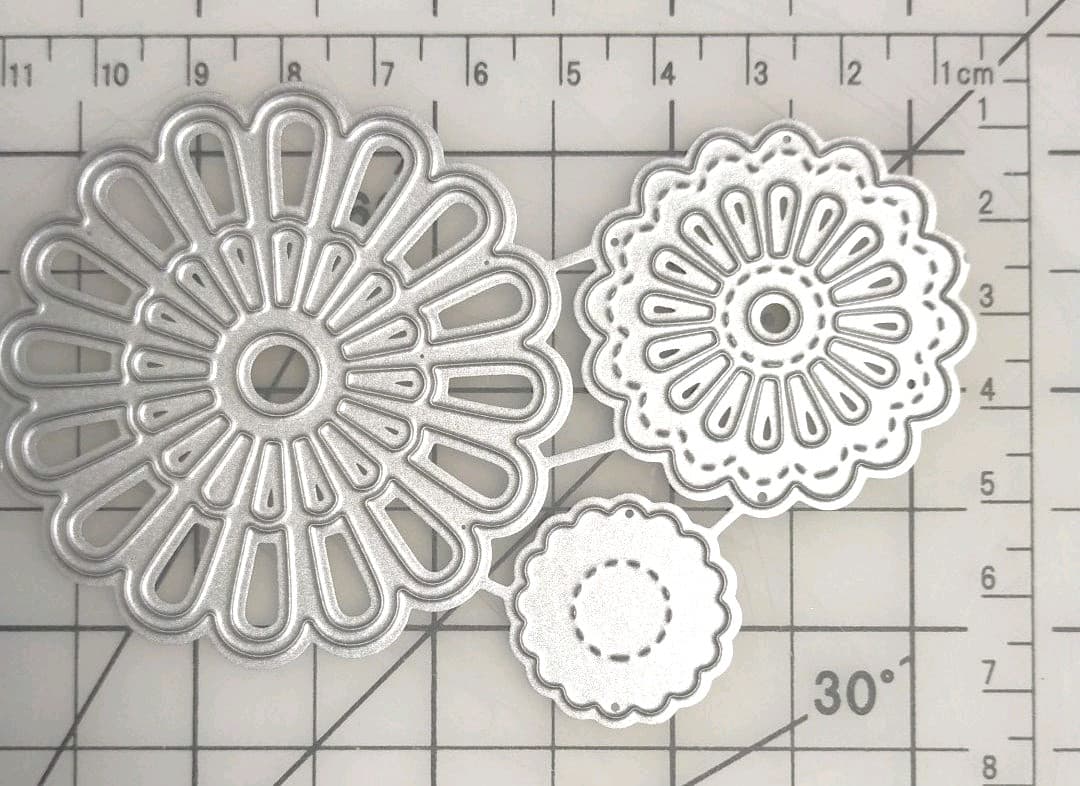 新品★再入荷★ステッチ入りドイリーレースサークル3pcsセット　カッティングダイ