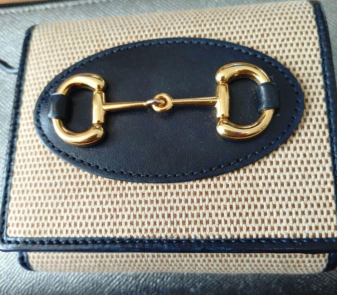 グッチ　コンパクトウォレット　折り財布　ホースビット ラフィア