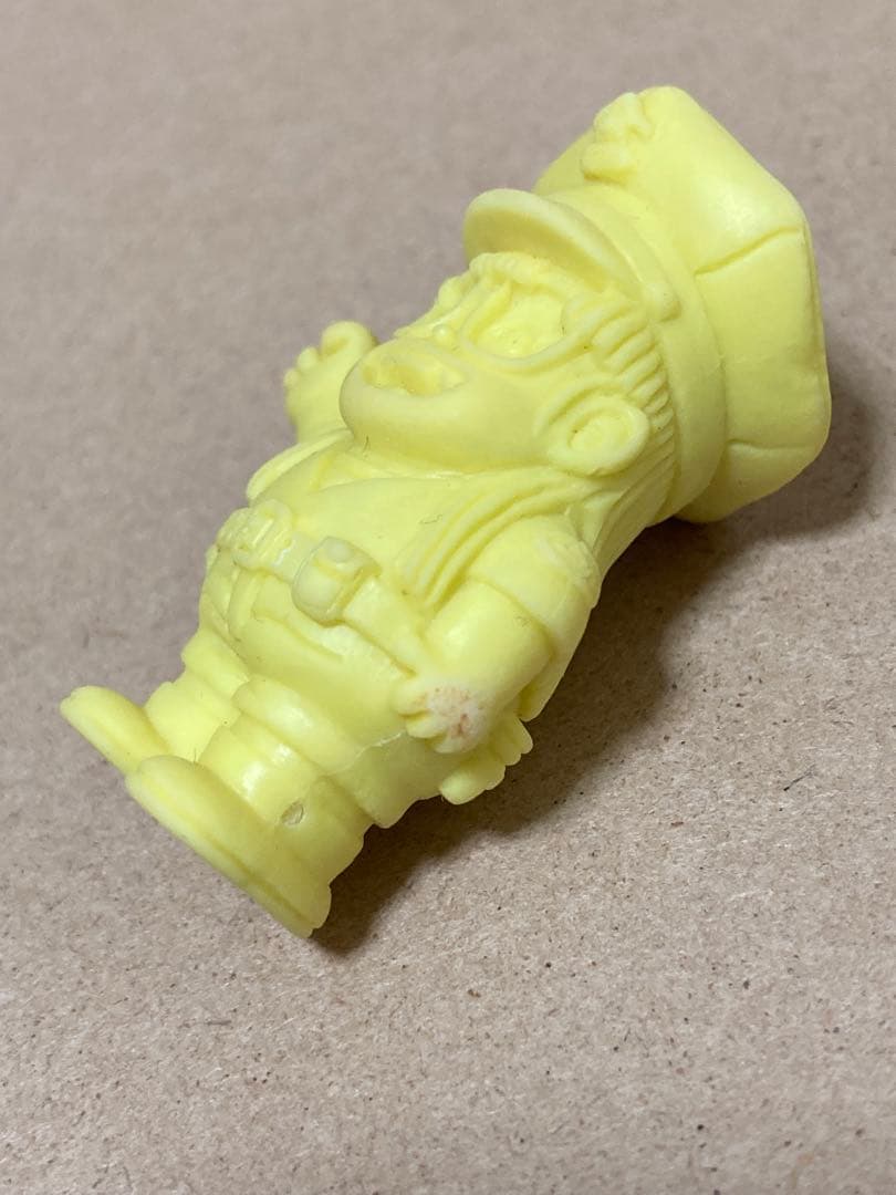 Dr.スランプアラレちゃん　アラレちゃんポリス　　消しゴム　黄色