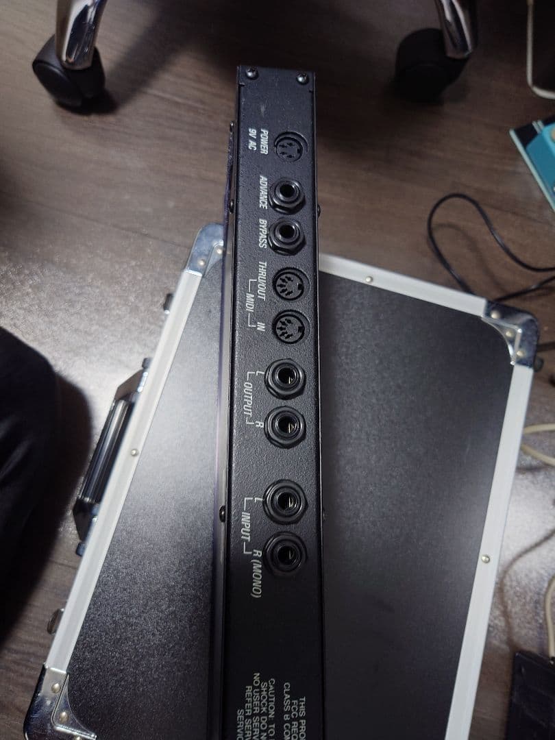 Alesis QuadraVerb 下のケースは付きません。