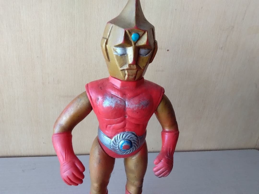 スペクトルマンソフビ約26cm 赤・金