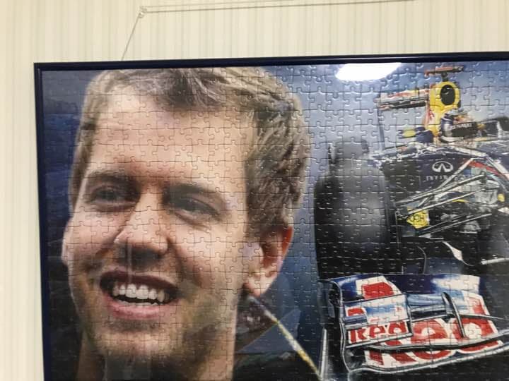 レッドブルレーシング S.ベッテル ジクソーパズル 1000P 完成品 F1