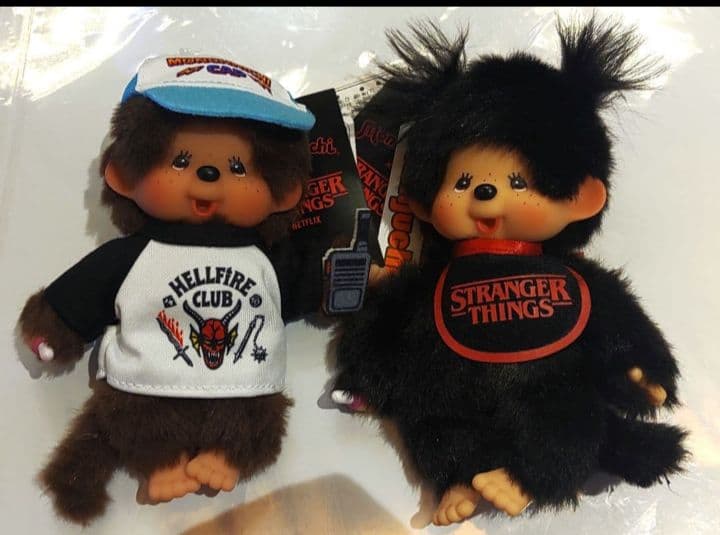 モンチッチ　ストレンジャーシングス　キーチェーン　2種セット