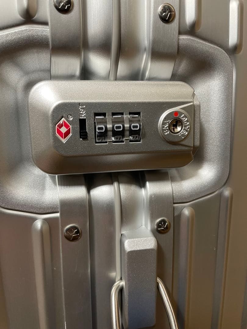 新品　イノベーター　INV1811STP 36L キャリーケース　シルバー限定色