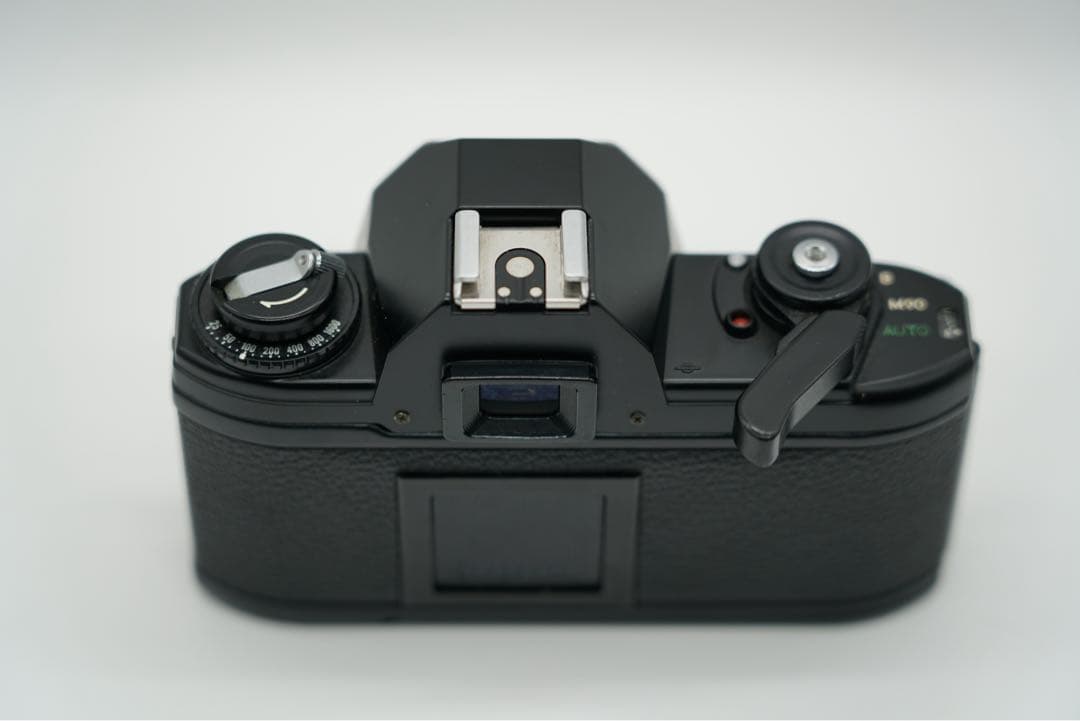 Nikon EM 一眼レフカメラ 100mm f/2.8レンズ付き