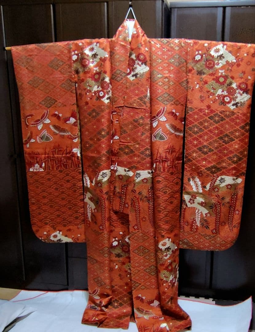 yukky★正絹　駒刺繍金彩　古典地紋　お振袖