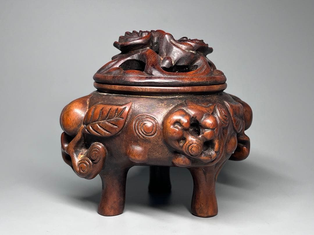 古美術　紫檀　黄花梨　木製香炉　手彫り　寿桃靈芝紋　香道具　三足　唐木　仏具