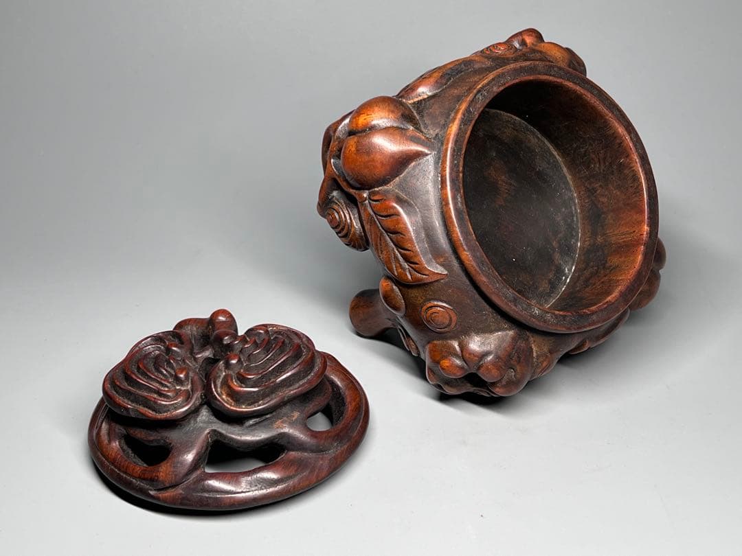 古美術　紫檀　黄花梨　木製香炉　手彫り　寿桃靈芝紋　香道具　三足　唐木　仏具