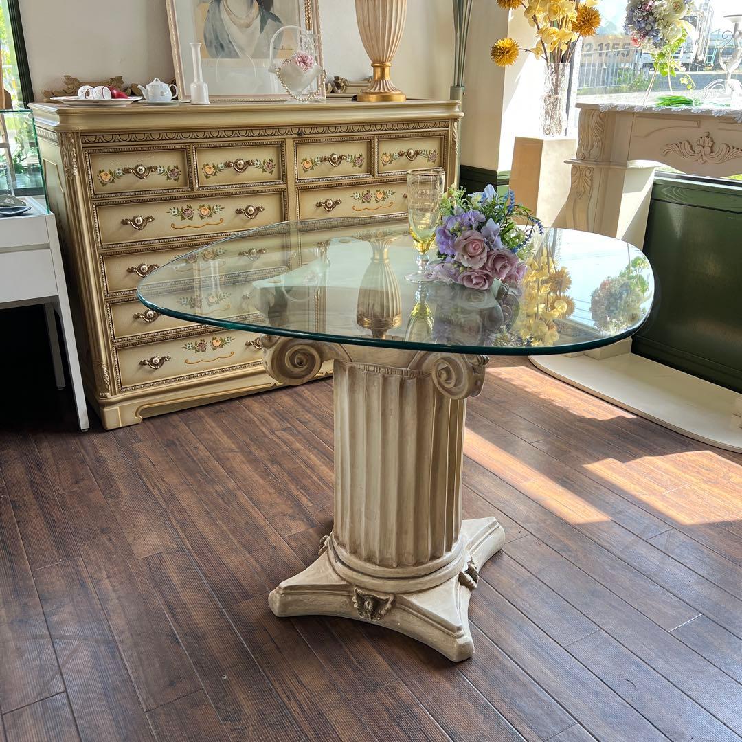 k416r120 コリント式 ガラス天板テーブル 特徴的な柱デザイン ロココ調