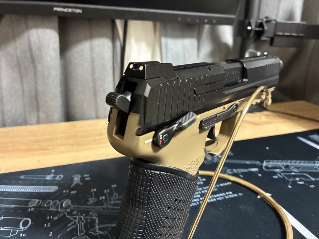 東京マルイ製 HK45 タクティカル（FDEカラー）、 サブマガジン2個付き