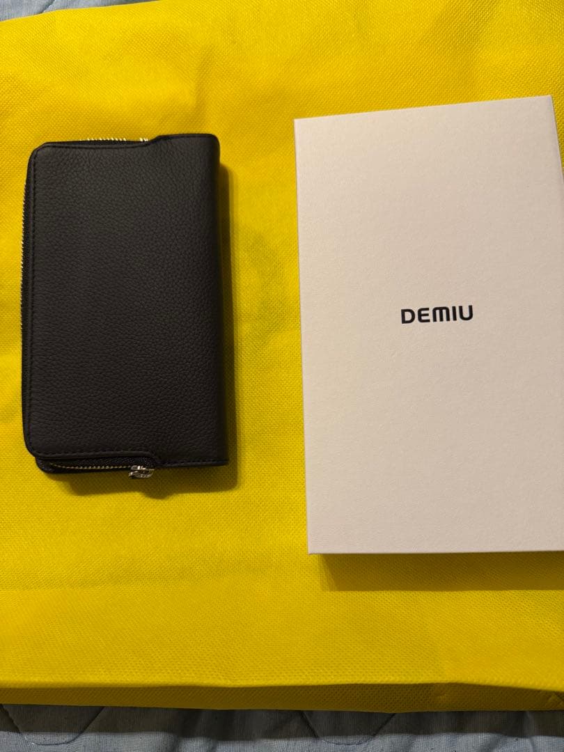 DEMIU ブラック iPhone16pro用ジッパーケース