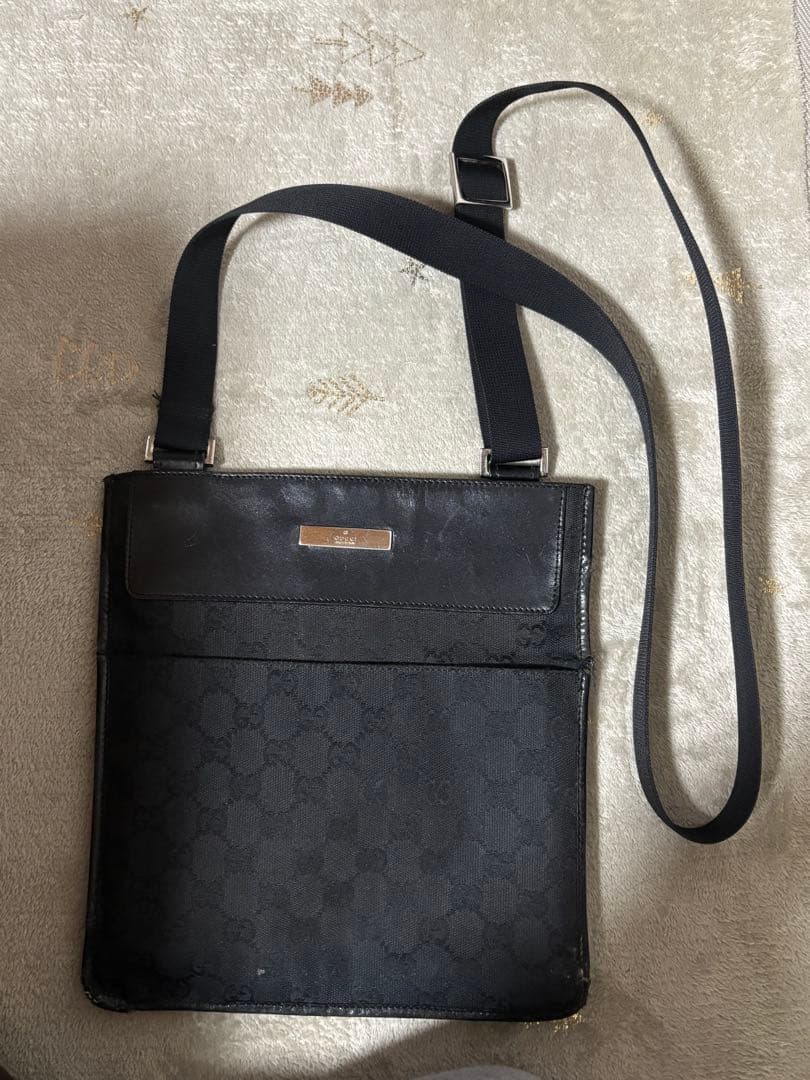GUCCI ブラック ショルダーバッグ