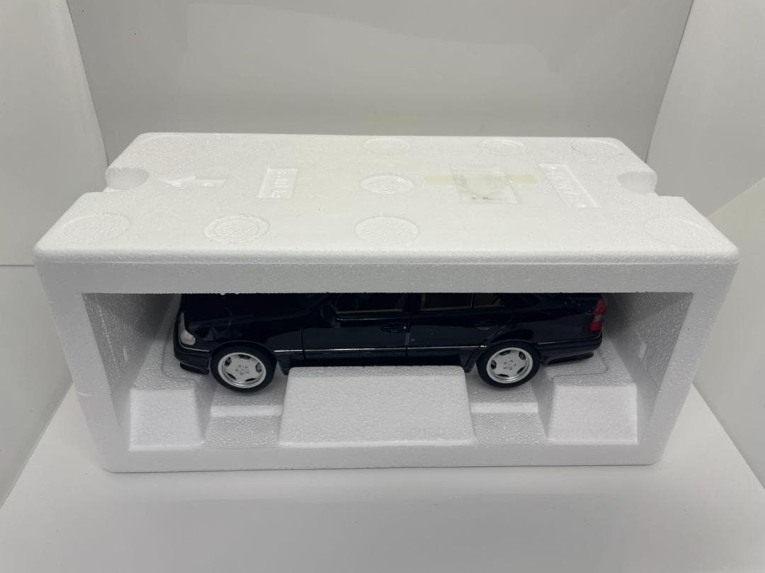 304-043 ノレブ 1/18 メルセデスベンツ C36 AMG 1993