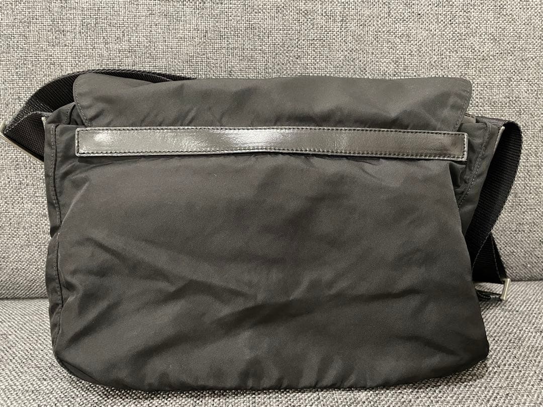 PRADA テスート ミニメッセンジャーバッグ 三角ロゴプレート NERO