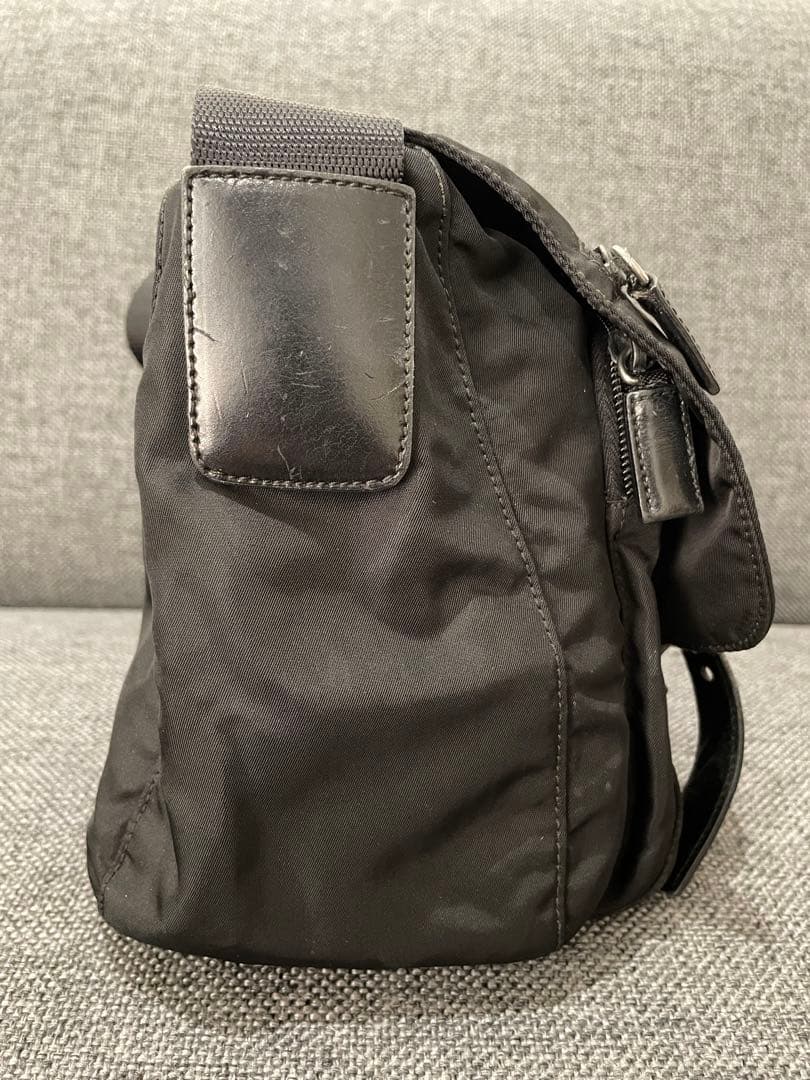 PRADA テスート ミニメッセンジャーバッグ 三角ロゴプレート NERO