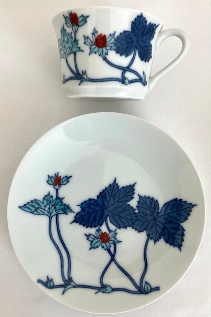 ④極美品★今泉今右衛門★4客★錦苺絵紅茶碗★カップ＆ソーサー★有田焼★ARITA