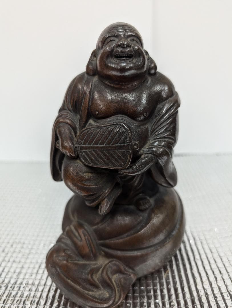 備前焼き、布袋像？