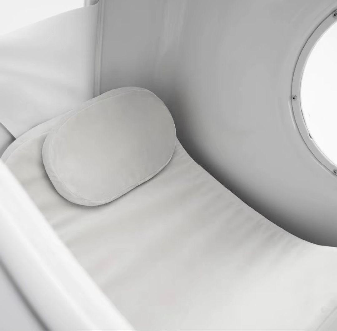 スマートペットトラベルボックス（LEDライト・換気システム付き）