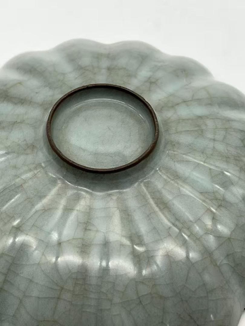 宋時代　青磁　汝官窯盞　南宋官窯 郊壇官窯 菊瓣碗 唐物　茶碗 (A-105)