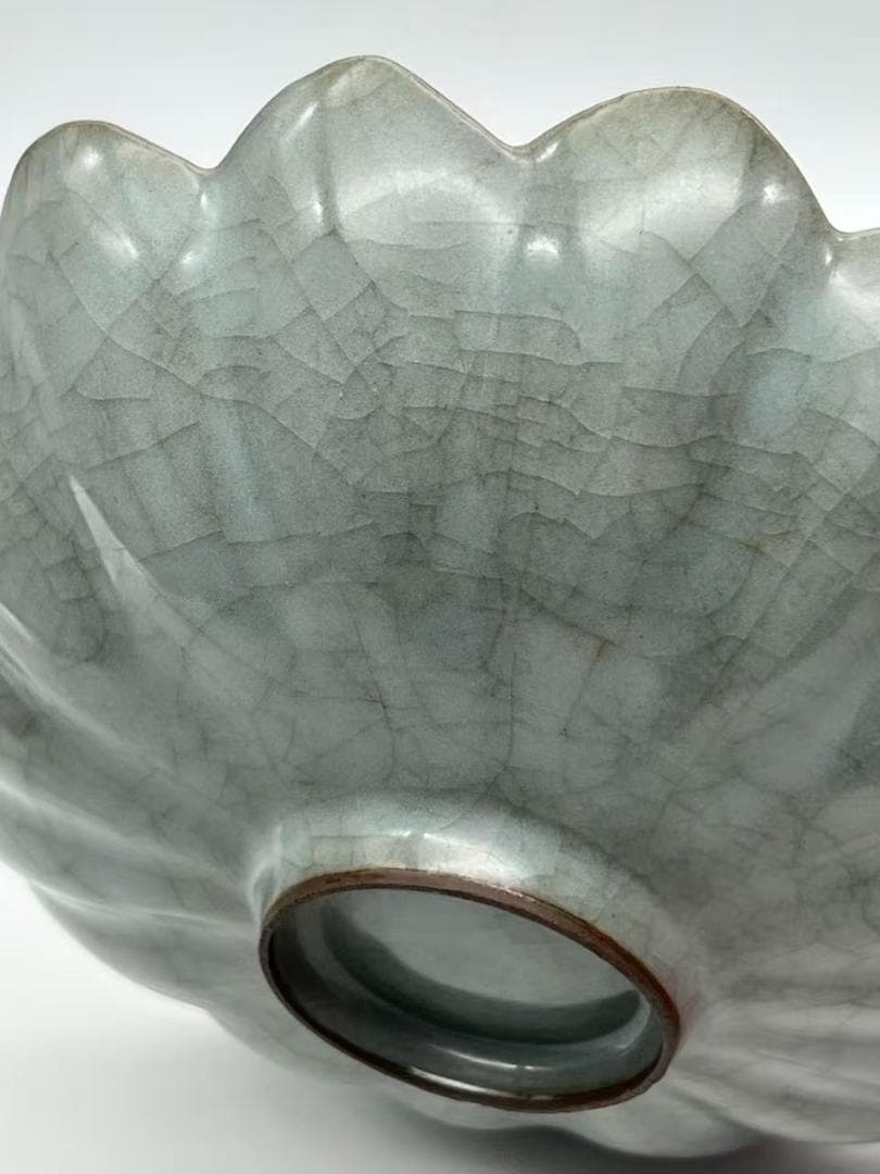 宋時代　青磁　汝官窯盞　南宋官窯 郊壇官窯 菊瓣碗 唐物　茶碗 (A-105)