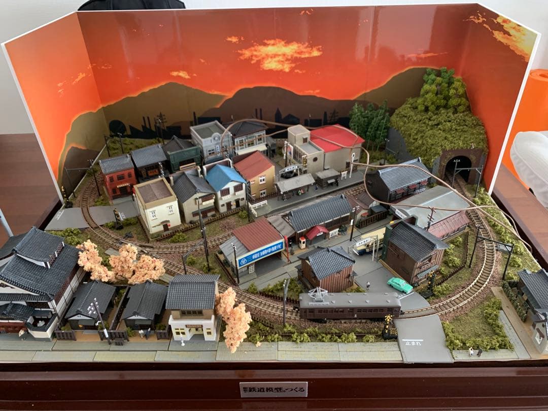 Nゲージ鉄道模型 町並みジオラマ