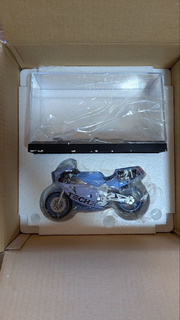 YAMAHA FZR 750 TECH21 1/12スケール