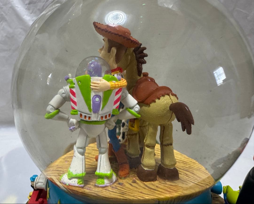 ディズニー トイストーリー オルゴール付きスノーグローブ