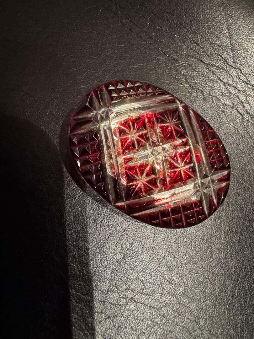 薩摩切子帯留 赤色カットガラス 楕円形 木箱付き