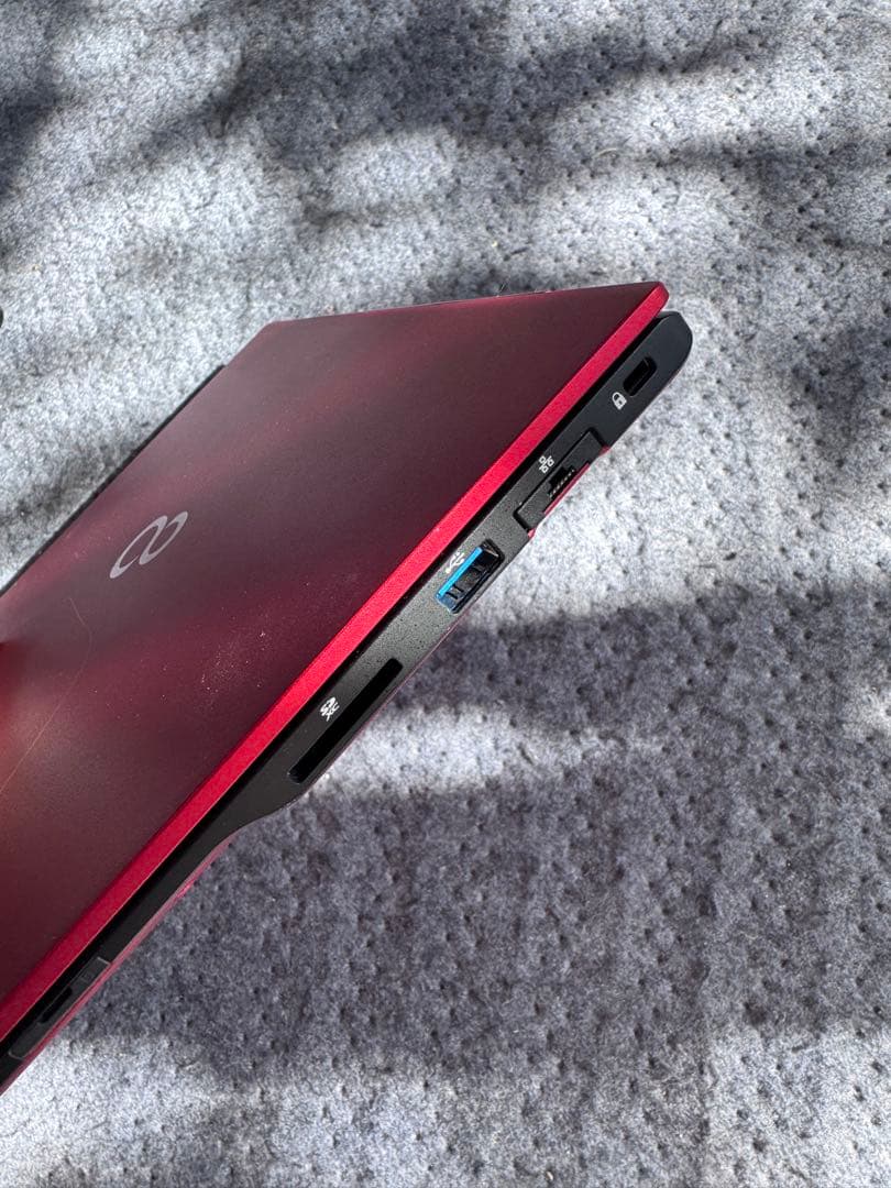 【第１０世代Corei5薄型】富士通／U9310D／8GB／50GB／カメラ