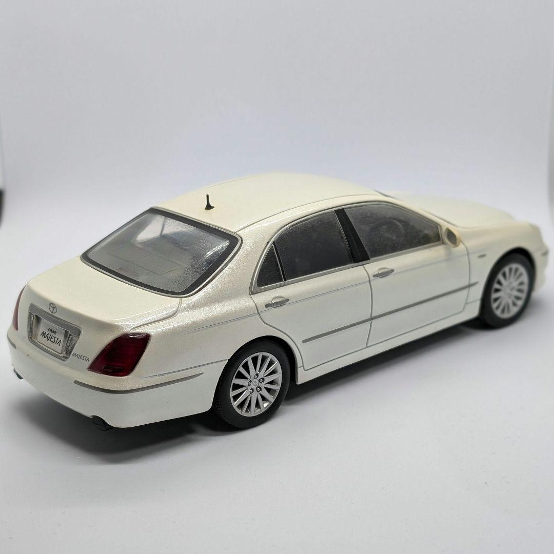 トヨタ クラウン マジェスタ ホワイトパールクリスタルシャイン カラーサンプル