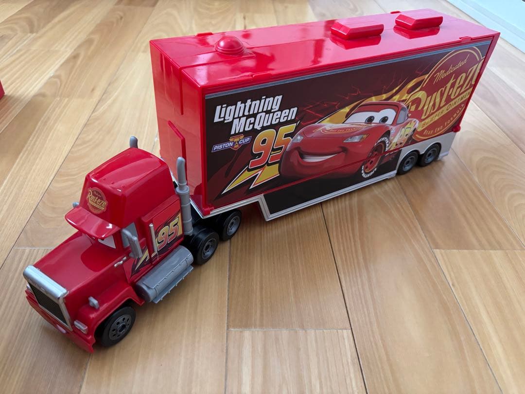 希少 ディズニー カーズ トミカ 大きなコレクションケース