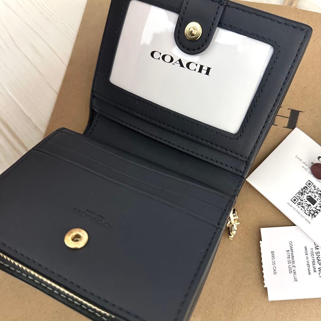 28 新品 COACH コーチ　折り財布　グリーン 二つ折り財布 COACH柄