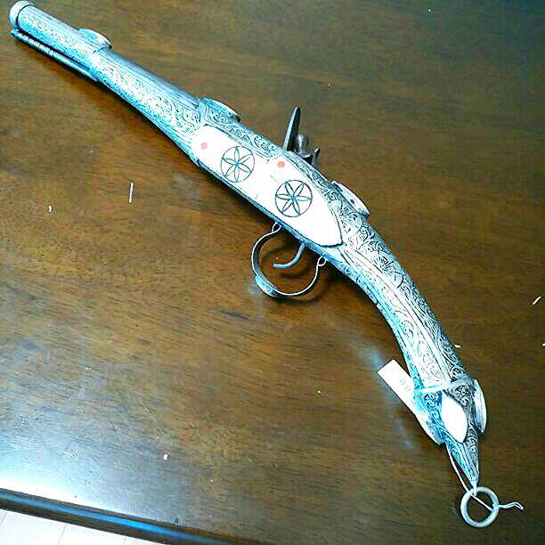 ブリキ飾り銃（モロッコ製）