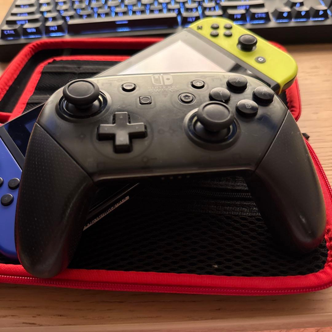 d*3様 Nintendo Switch 本体 青/黄 + ソフト2個 + コン