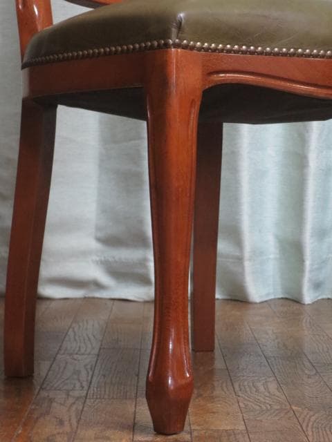 イタリア製 ロココ様式 革張り 鋲打ち 彫刻 猫脚 チェア 2脚セット