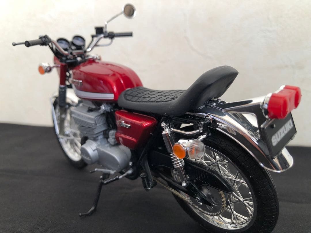 GT380-カスタムプラモデル・キャンディーレッドマイカ完成品・ケース付き。