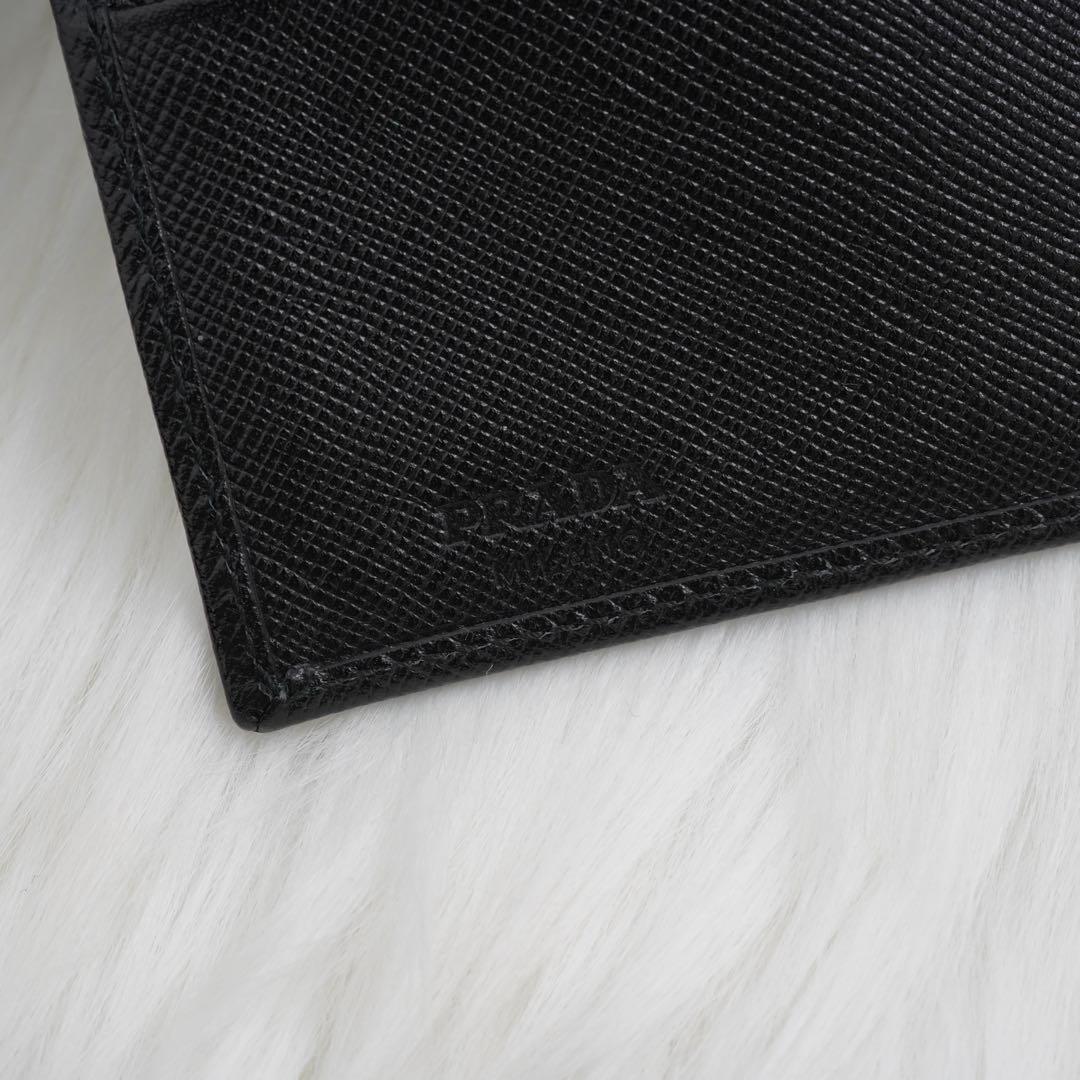 新品同様/未使用級　箱付き　PRADA プラダ　三つ折り財布　サフィアーノ　黒