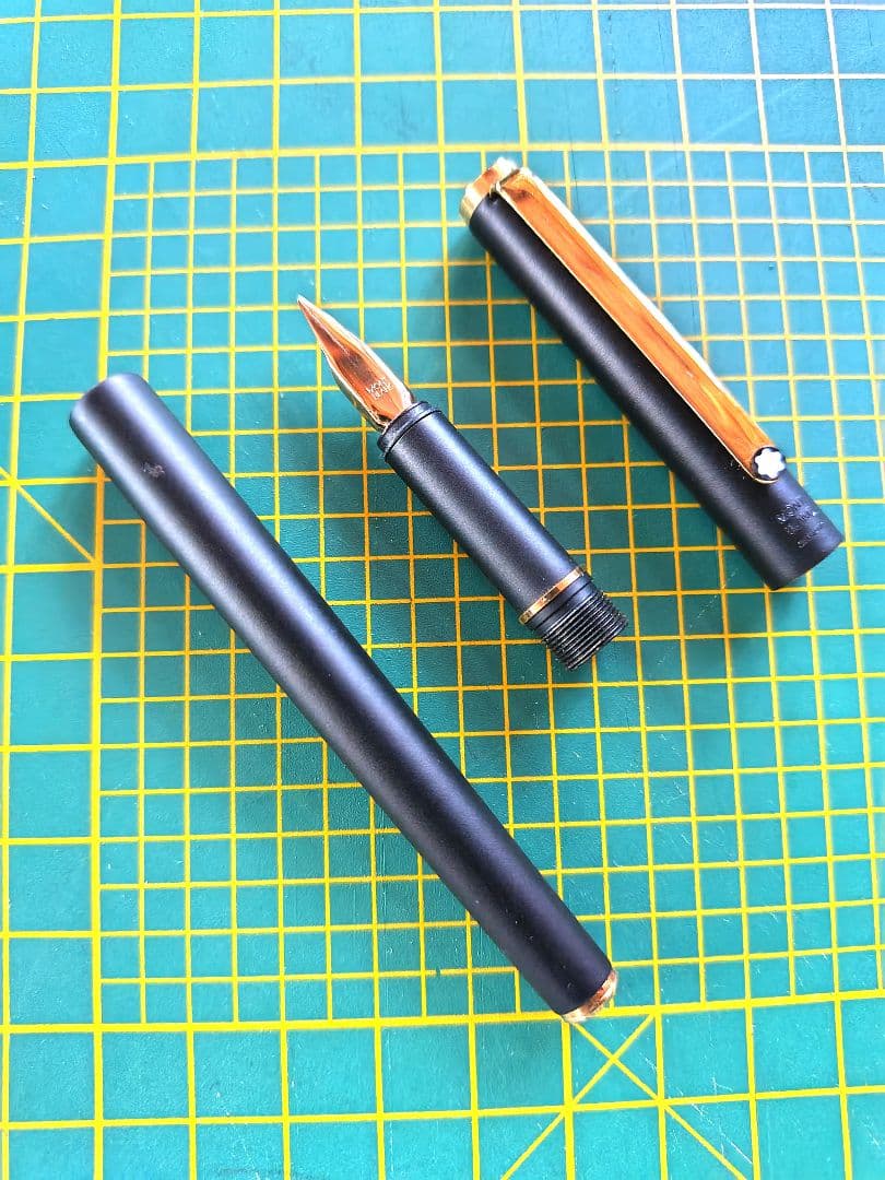モンブラン 万年筆 マット・ブラック＆ゴールド Sライン「絶版品」