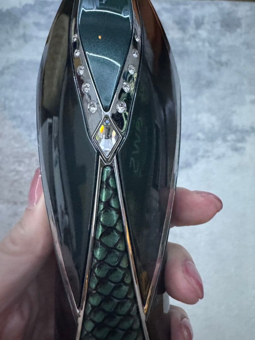 the Vzusa 美顔器 充電ケーブル付き