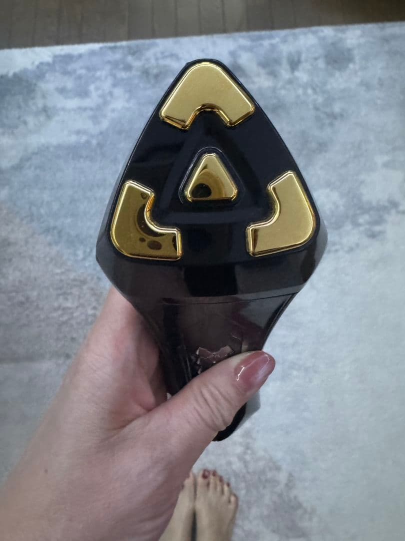 the Vzusa 美顔器 充電ケーブル付き