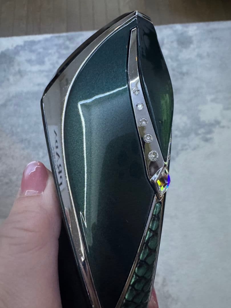 the Vzusa 美顔器 充電ケーブル付き