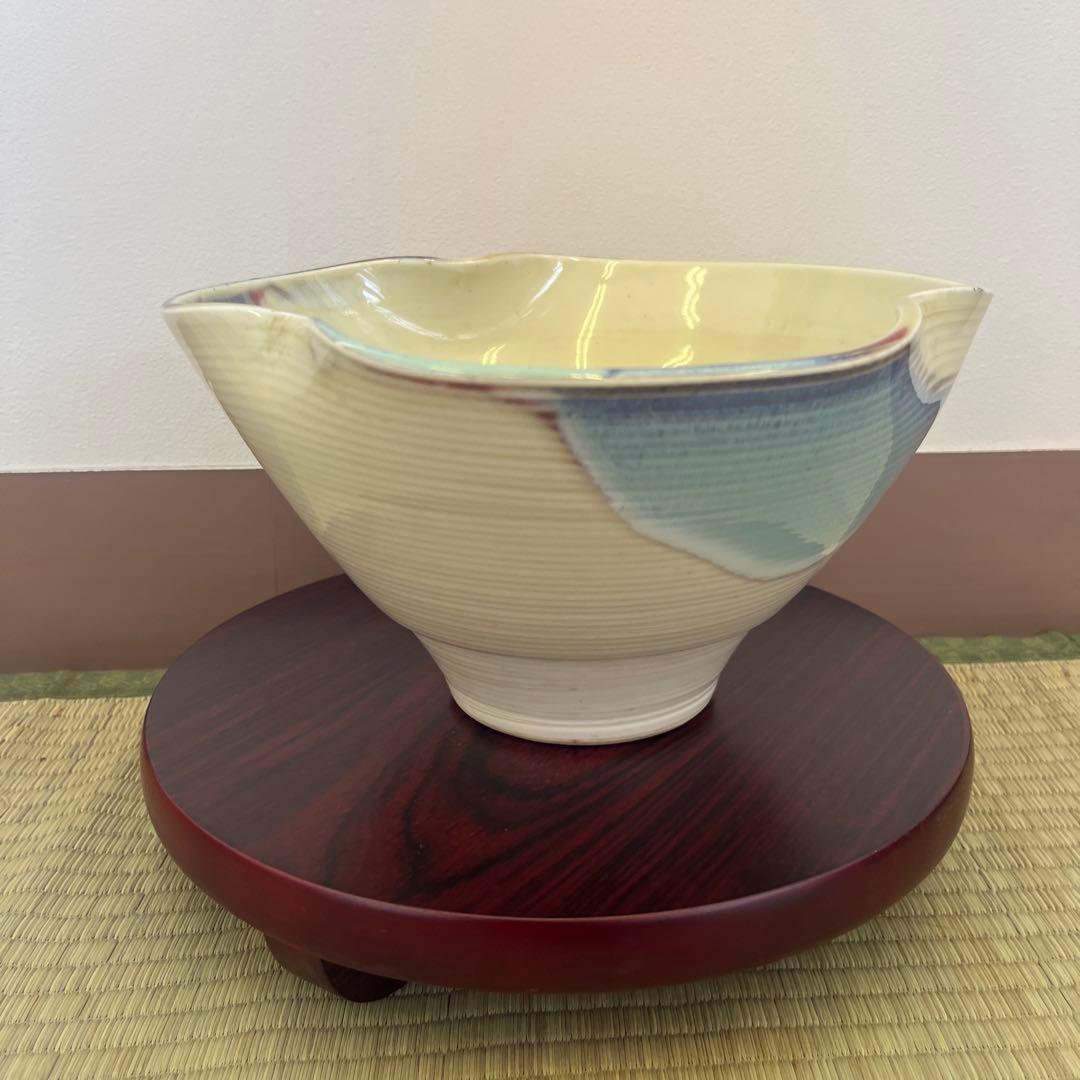 美濃焼琥山窯青白磁　模様　飾り壺　花瓶　花器　64